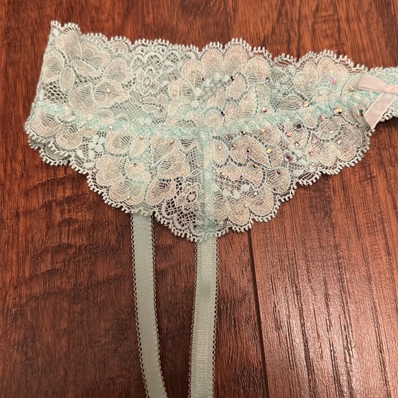 NWT- Victoria’s Secret Garter- XS/S - Picture 2 of 11